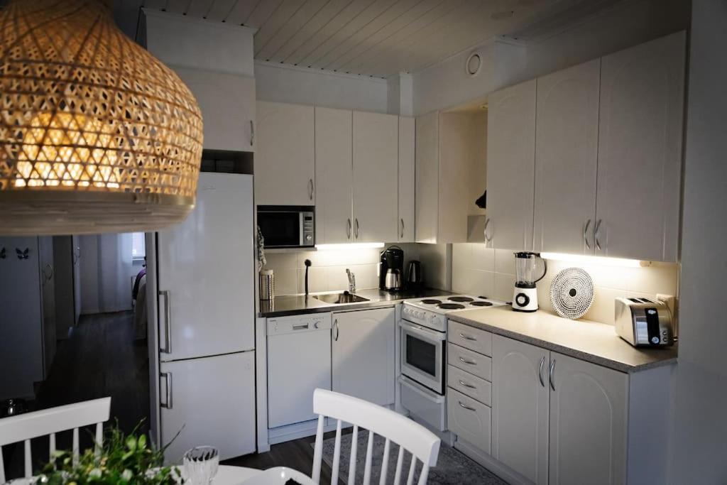 Mukava Saunallinen Kaksio Omalla Sisaeaenkaeynnillae Ja Ilmaisella Autopaikalla Kuopio Exterior photo