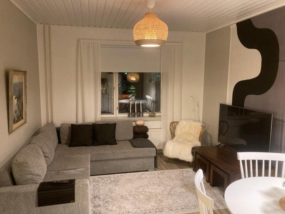 Mukava Saunallinen Kaksio Omalla Sisaeaenkaeynnillae Ja Ilmaisella Autopaikalla Kuopio Exterior photo