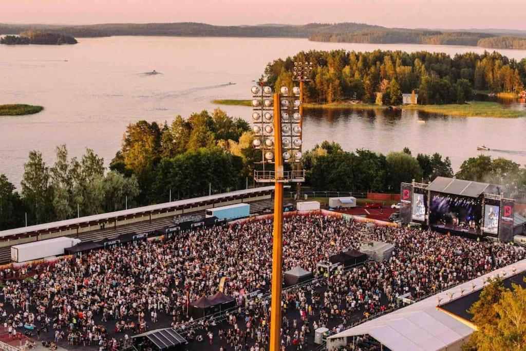 Mukava Saunallinen Kaksio Omalla Sisaeaenkaeynnillae Ja Ilmaisella Autopaikalla Kuopio Exterior photo